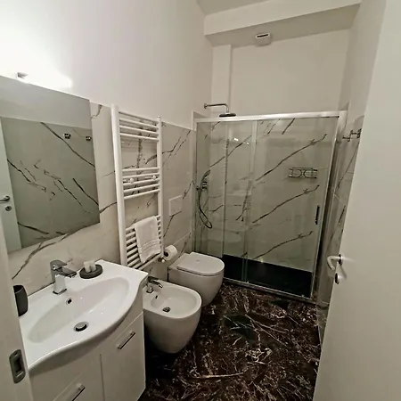 Habitación en casa particular Grande Con Bagno Privato E Balcone
